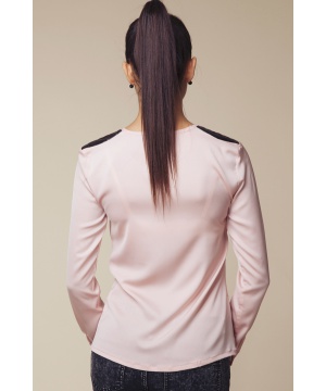 Стилна блуза в розово с черен акцент от Ambigante