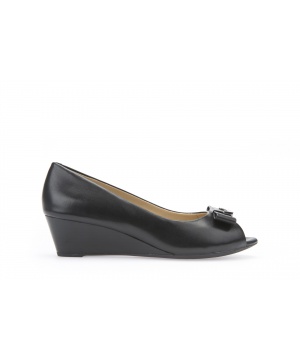 Дамски кожени обувки в черен цвят от GEOX