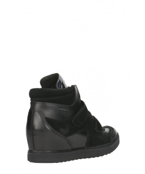Стилни обувки в черно от GEOX