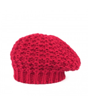 Плетена шапка в червен цвят