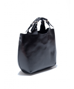 Черна кожена чанта символ на безупречен стил