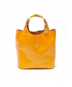 Жълта кожена чанта за стилни дни, изпълнени с цветно настроение