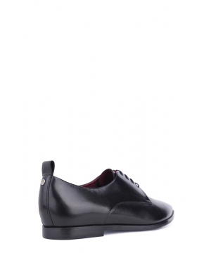 Кожени обувки в черен цвят от Gino Rossi