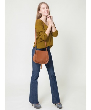 Чанта с висулка и ресни от Laura Ashley в кафяв цвят
