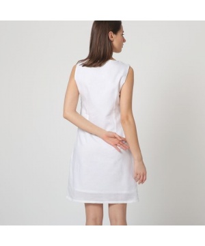 Бяла рокля с бродирана декорация от William de Faye