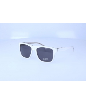 Слънчеви очила Guess в бял цвят със сиви стъкла